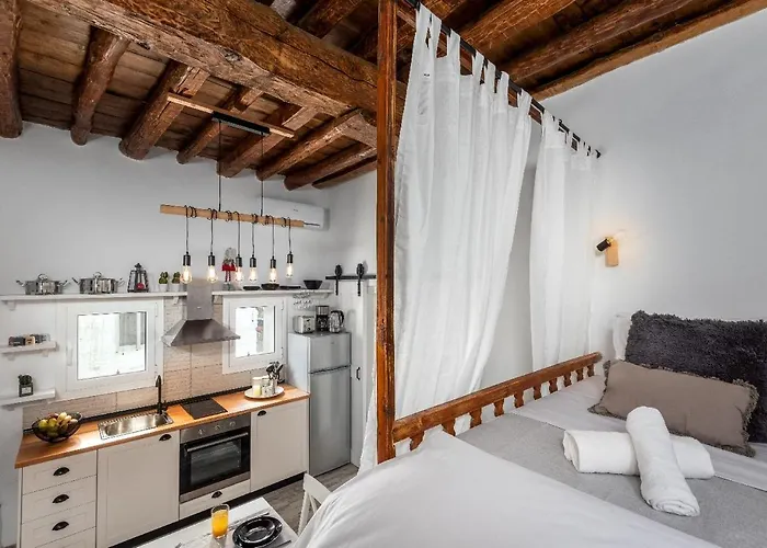 Lotza Traditional House Holiday home Salakos